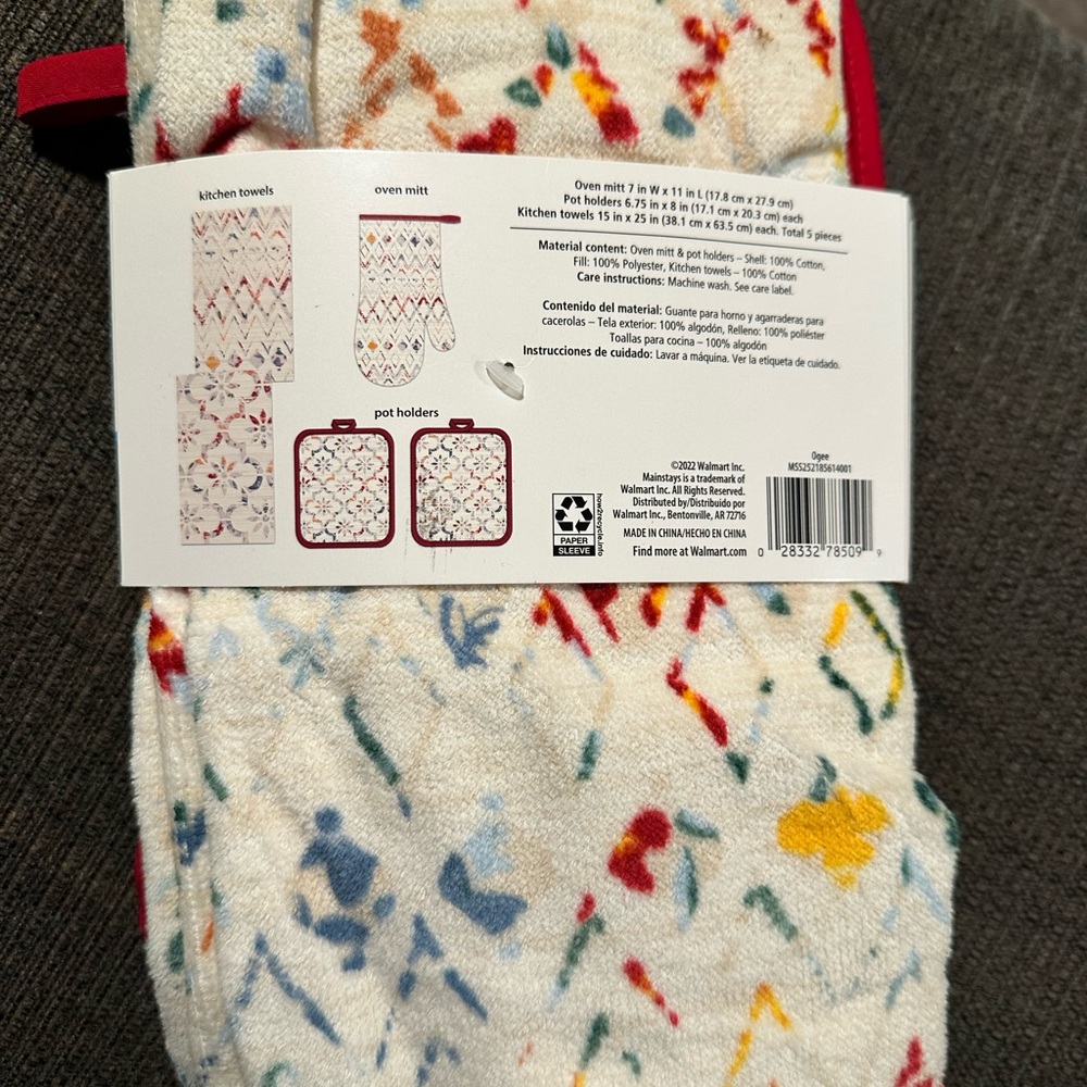 MainStays Red and Multicolor Kitchen Linen Set - Picture 2 of 2